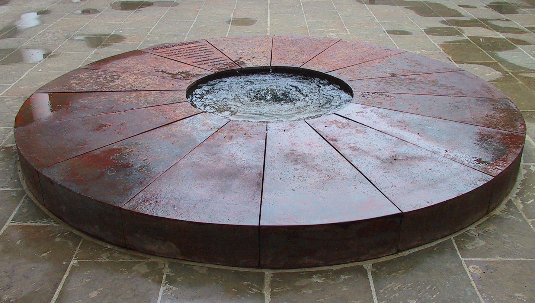 Ojo de Agua - Sculpture – Installation by Guillermo Quintero Rojas (2005)